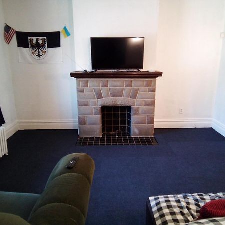 A Cozy Bedroom For You To Relax Pittsburgh Exterior photo