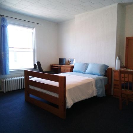 A Cozy Bedroom For You To Relax Pittsburgh Exterior photo