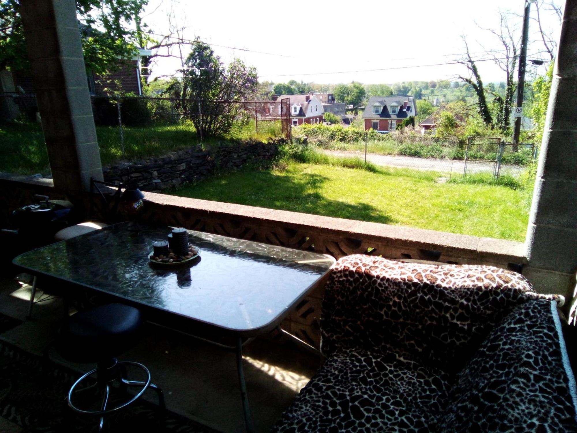 A Cozy Bedroom For You To Relax Pittsburgh Exterior photo
