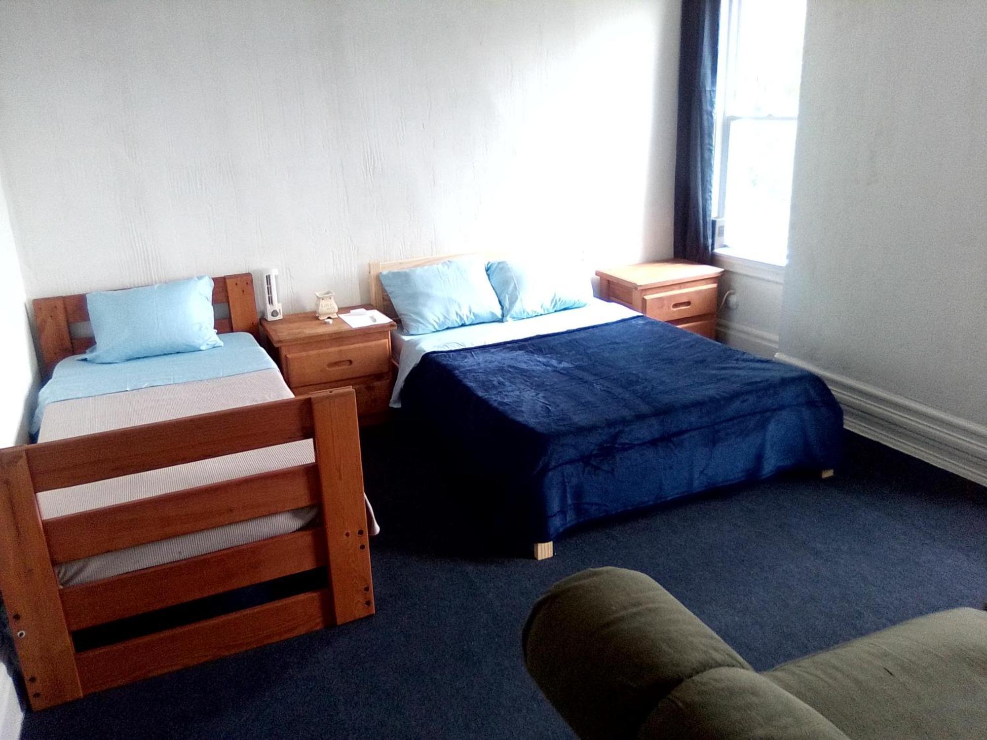 A Cozy Bedroom For You To Relax Pittsburgh Exterior photo
